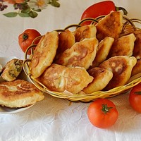 Пирожки с луком и яйцом на кефире жареные