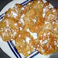 Яблочные сладкие пончики