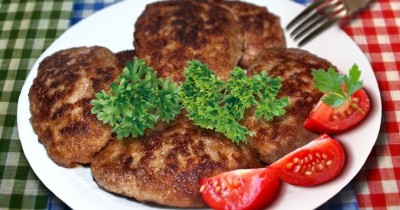 Котлеты из индейки с болгарским перцем и сыром в духовке