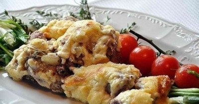 Свиная шейка с пармезаном запеченная по-французски