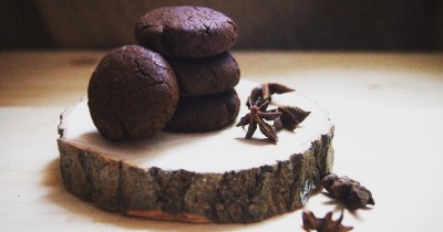 Шоколадное печенье с бадьяном