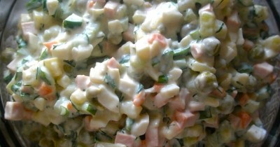 Оливье с копченой курицей салат