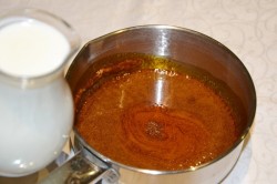Карамельно-сливочный соус для торта, десертов, блинов Карамельно-сливочный соус для торта, десертов, блинов
