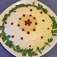 Салат с копчёной курицей и шампиньонами Салат с копчёной курицей и шампиньонами