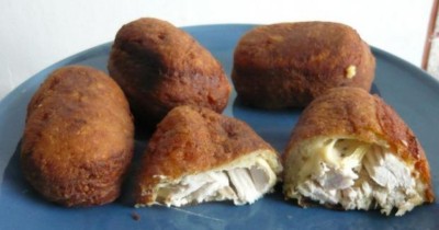 Картофельные пирожки с начинкой из курицы с сыром