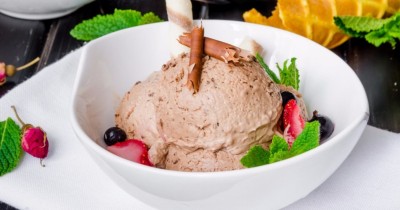 Десерт Семифредо шоколадное сливочное мороженое