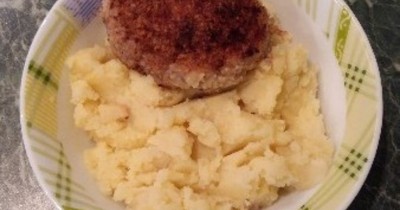 Зразы картофельные с грибами и капустой