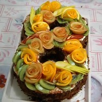 Торт Цифра 8 с цветами из фруктов