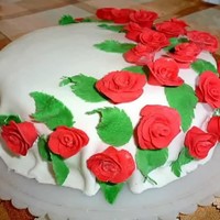 Торт с розами из мастики