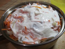 Тушеный минтай с луком и морковью Тушеный минтай с луком и морковью