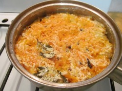 Тушеный минтай с луком и морковью Тушеный минтай с луком и морковью