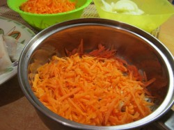 Тушеный минтай с луком и морковью Тушеный минтай с луком и морковью