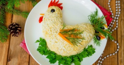 Салат Петух с курицей и твердым сыром
