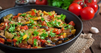 Рататуй из овощей на сковороде