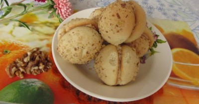 Печенье с начинкой из сметанного крема с орехами