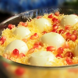 Салат с жареными грибами и курицей с луком