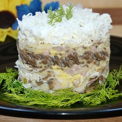 Салат Невеста с копченой курицей и грибами