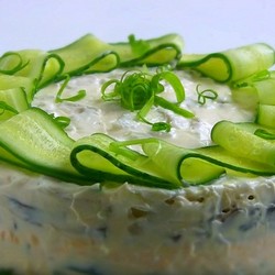 Салат с курицей и огурцами свежими Мадемуазель