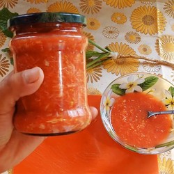 Хренодер с помидорами и чесноком на зиму