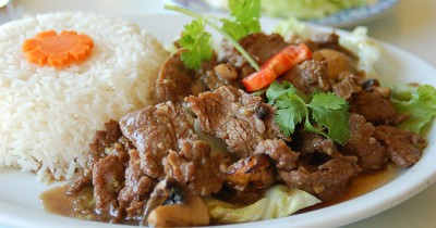 Говядина с чесноком в соевом соусе по-тайски