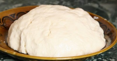 Пресное тесто для пирожков на кефире