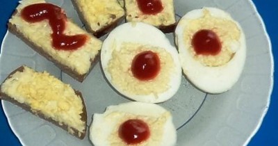 Яйца с сыром и чесноком