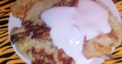 Картофельные оладьи со сметаной