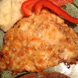 Куриная отбивная с овощами под сыром
