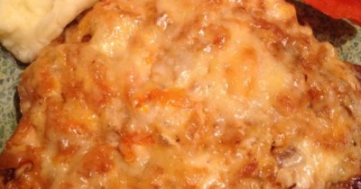 Куриная отбивная с овощами под сыром