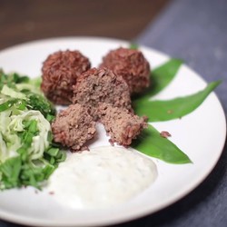 Тефтели в сливочном соусе – Пошаговый рецепт с фото. Рецепты на 8 Марта. Вкусные рецепты с фото Тефтели в сливочном соусе – Пошаговый рецепт с фото. Рецепты на 8 Марта. Вкусные рецепты с фото