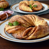 Слоеные булочки с корицей