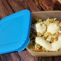 Салат простой с соленым арахисом
