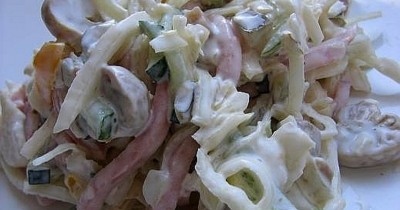 Салат из кальмаров с ветчиной и фасолью