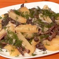 Картошка с опятами жареная