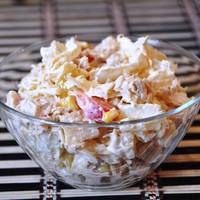 Салат из курицы сыра ананасов
