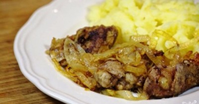 Куриная печень жареная с луком