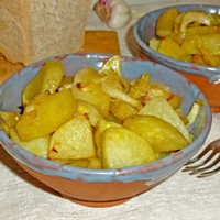 Картофель запеченный с луком в духовке