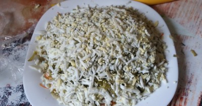 Салат Слойка с копченой колбасой
