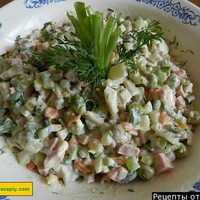 Салат Оливье с колбасой