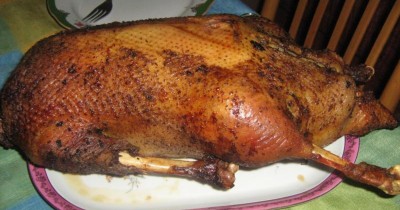 Гусь в духовке с яблоками