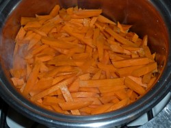 Морковь тушеная с луком и сметаной Морковь тушеная с луком и сметаной
