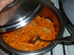 Морковь тушеная с луком и сметаной Морковь тушеная с луком и сметаной