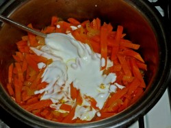 Морковь тушеная с луком и сметаной Морковь тушеная с луком и сметаной