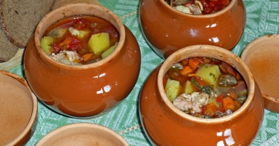 Суп с картошкой и грибами в горшочках в духовке