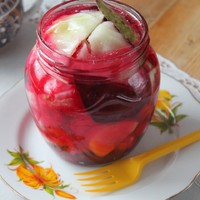 Смотреть Вкусная квашеная капуста в банках на зиму. Рецепты классический и с добавками: с морковью, яблоками, клюквой, рябиной видео Смотреть Вкусная квашеная капуста в банках на зиму. Рецепты классический и с добавками: с морковью, яблоками, клюквой, рябиной видео