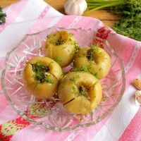 Квашеные зеленые помидоры с чесноком и зеленью на зиму
