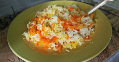 Рис с морковью, чесноком и луком