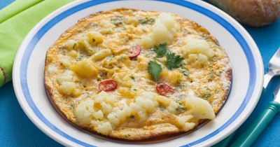 Вкусный омлет с цветной капустой и томатной пастой