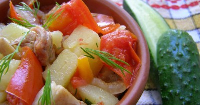 Тушеная картошка со свининой на сковороде