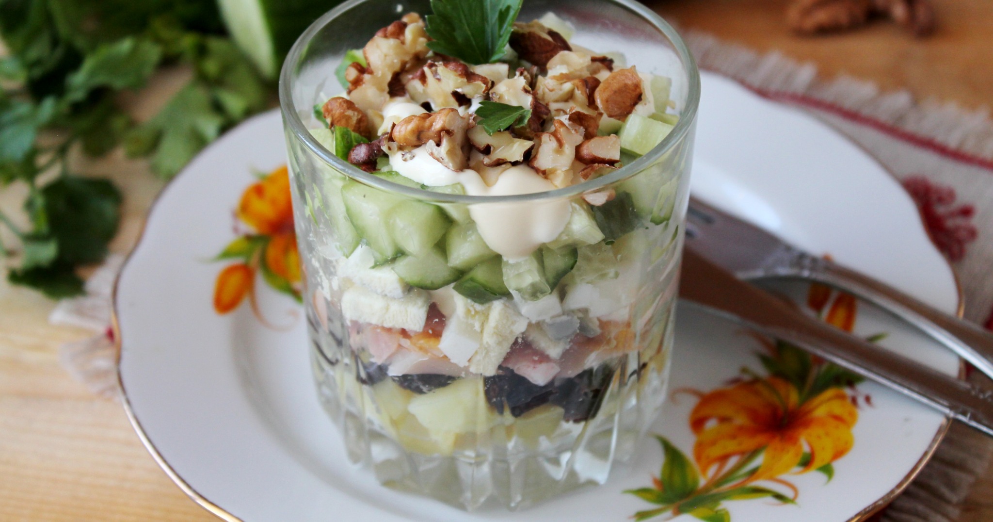 Салат с черносливом и копченой курицей салат рецепт Салат с черносливом и копченой курицей салат рецепт